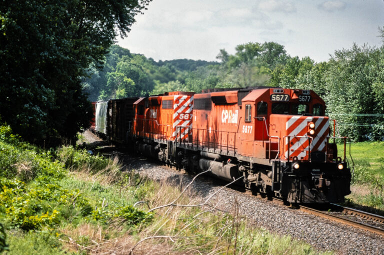 CP 5677 & 5670 SD40-2 | DH555-29 | Fishers Ferry, Fishers Ferry PA