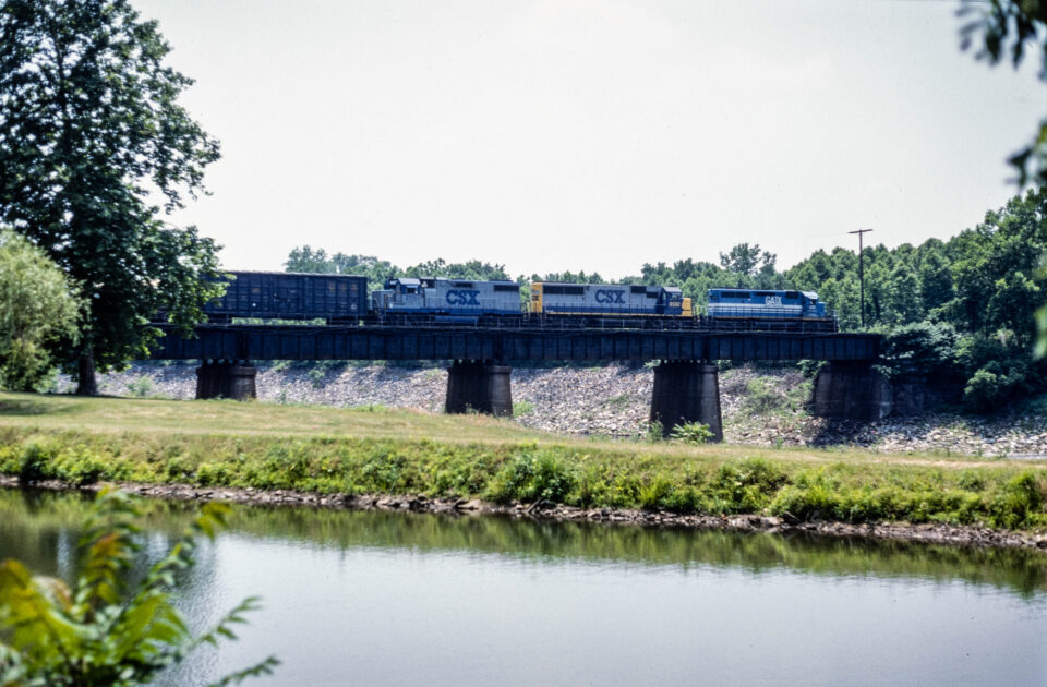 GSCX 7372 SD40-2 + CSXT 8592 SD50 + CSXT 2711 GP38-2 | DH272-26 | CP-Ham, Allentown PA