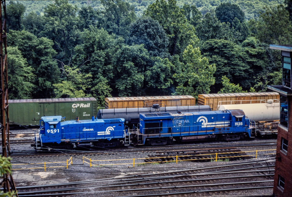 CR 9591 SW1500 + CR 1935 B23-7 | WOR-101 | CP-Canal, Allentown PA